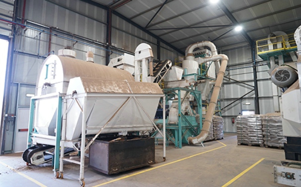 解决猪饲料生产设备中的筛体倾斜问题可采取哪些措施?