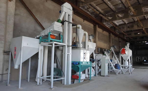 猪饲料成套设备价格多少?其挑选筛网的标准又有哪几方面?